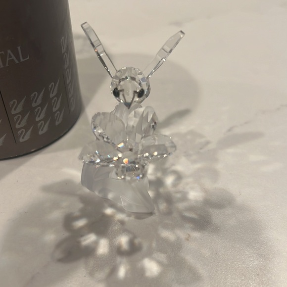 Swarovski crystal bee with flower πΊ π - Picture 5 of 6